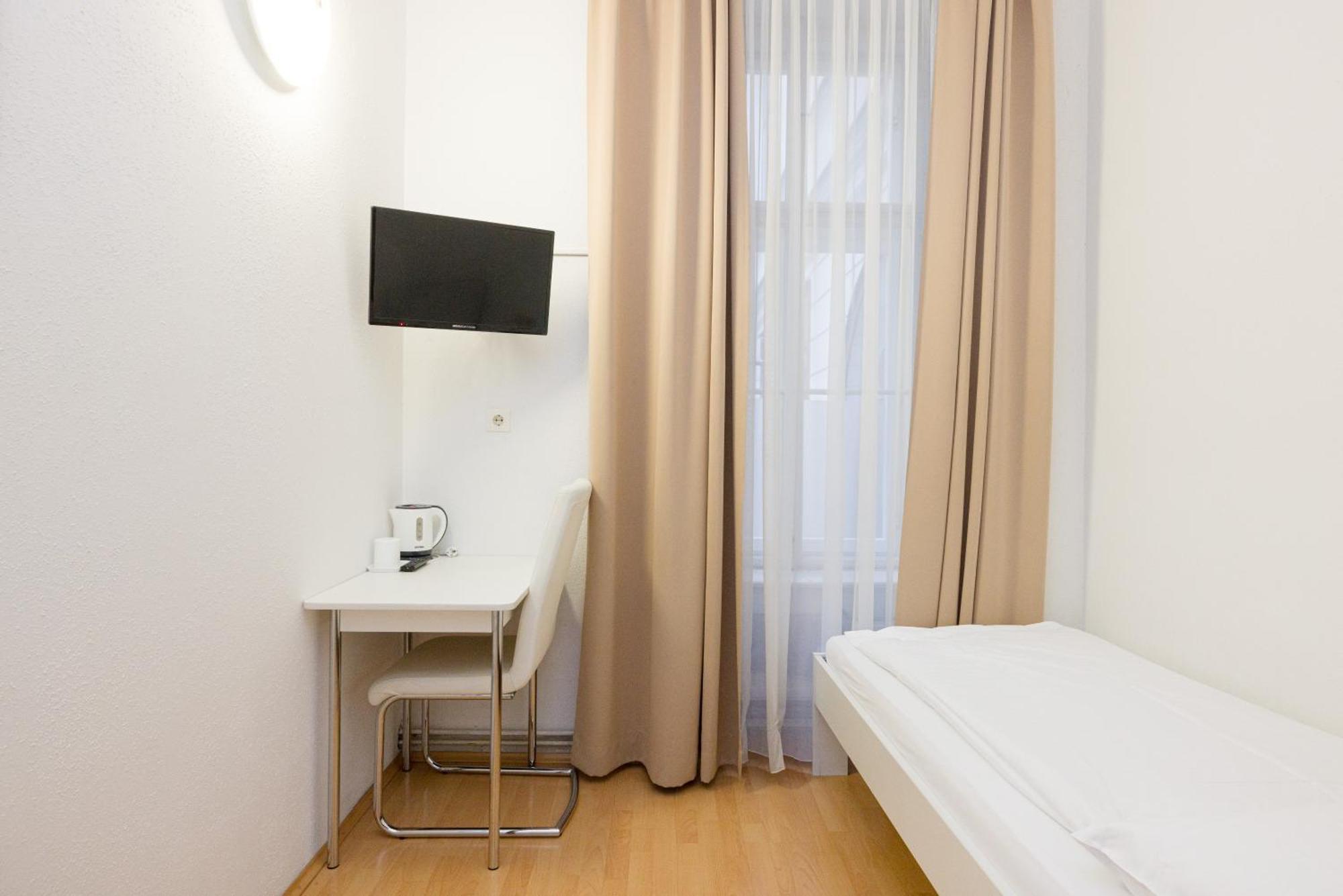 Pension Votiv Vienna Room photo