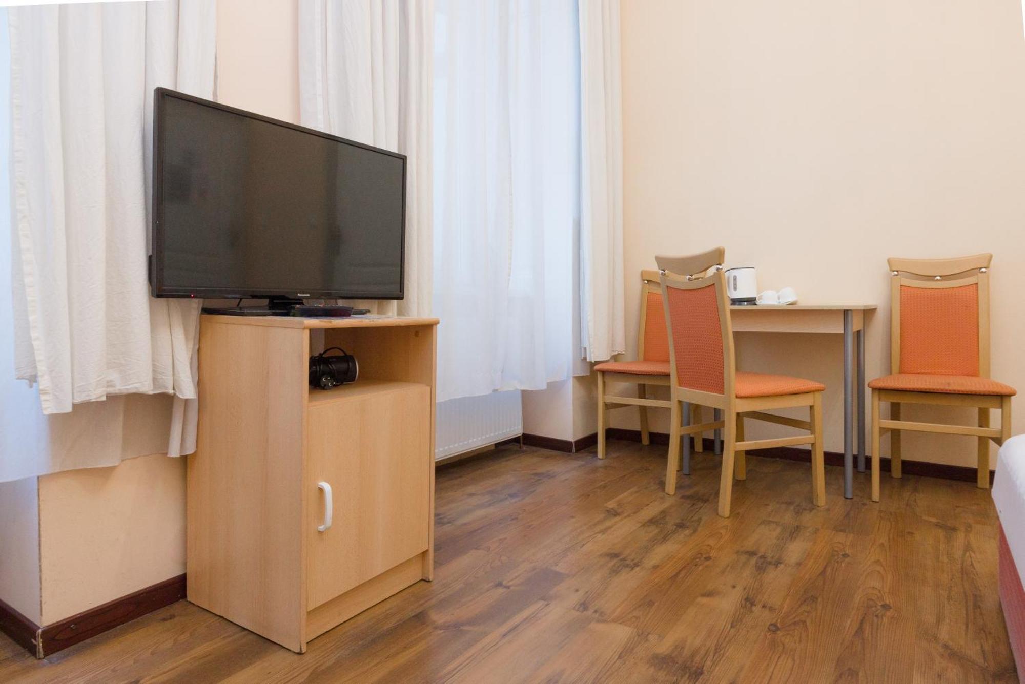 Pension Votiv Vienna Exterior photo