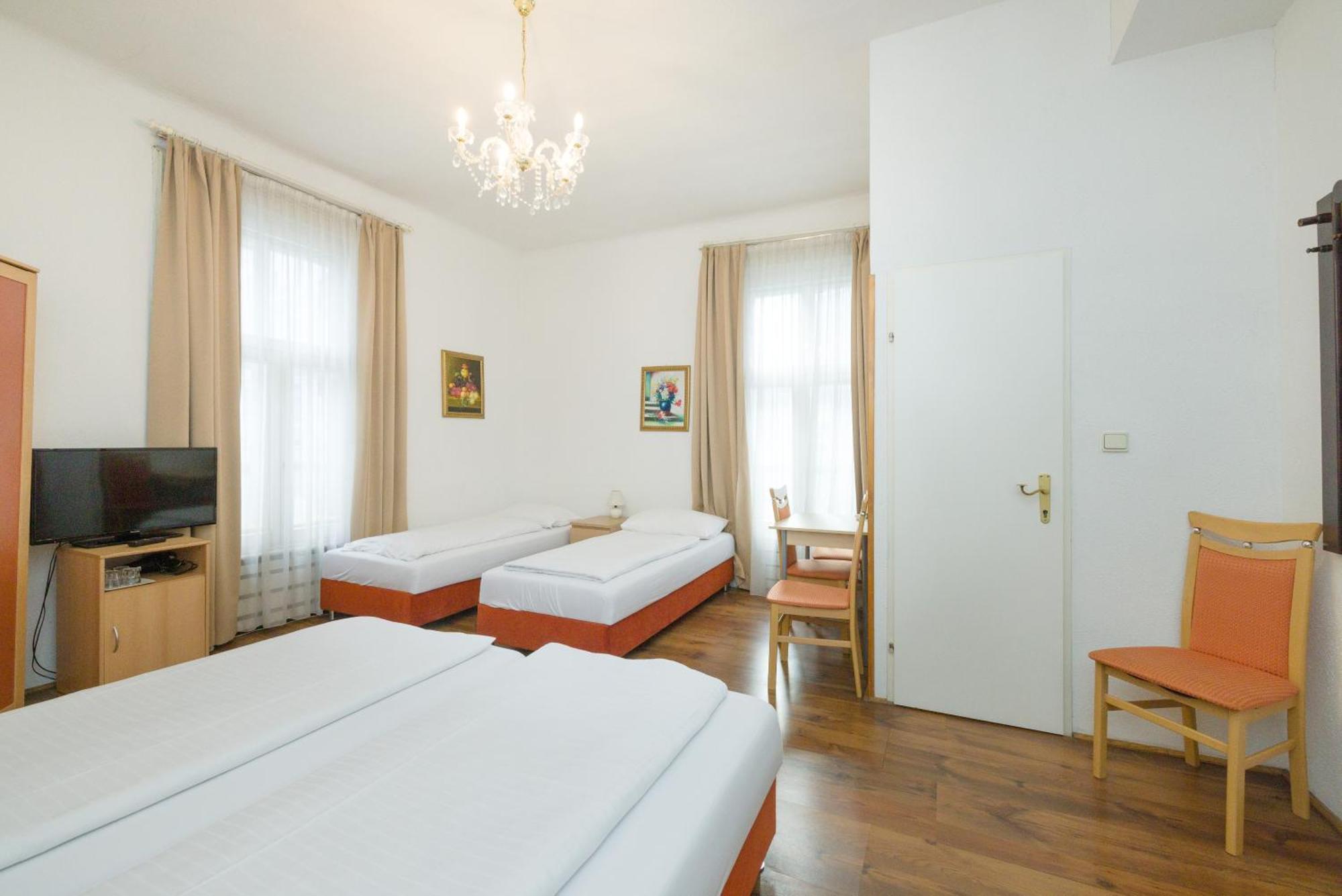 Pension Votiv Vienna Exterior photo