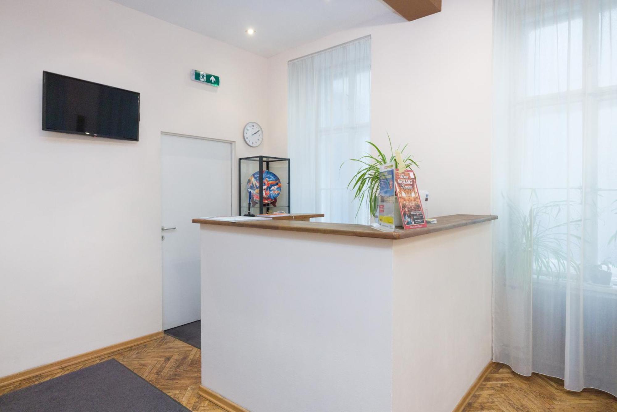 Pension Votiv Vienna Exterior photo