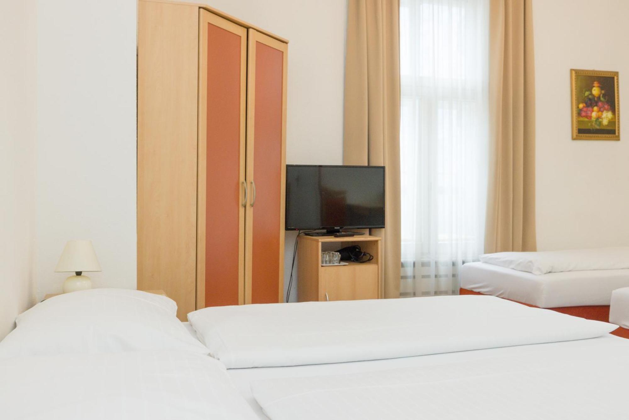 Pension Votiv Vienna Room photo