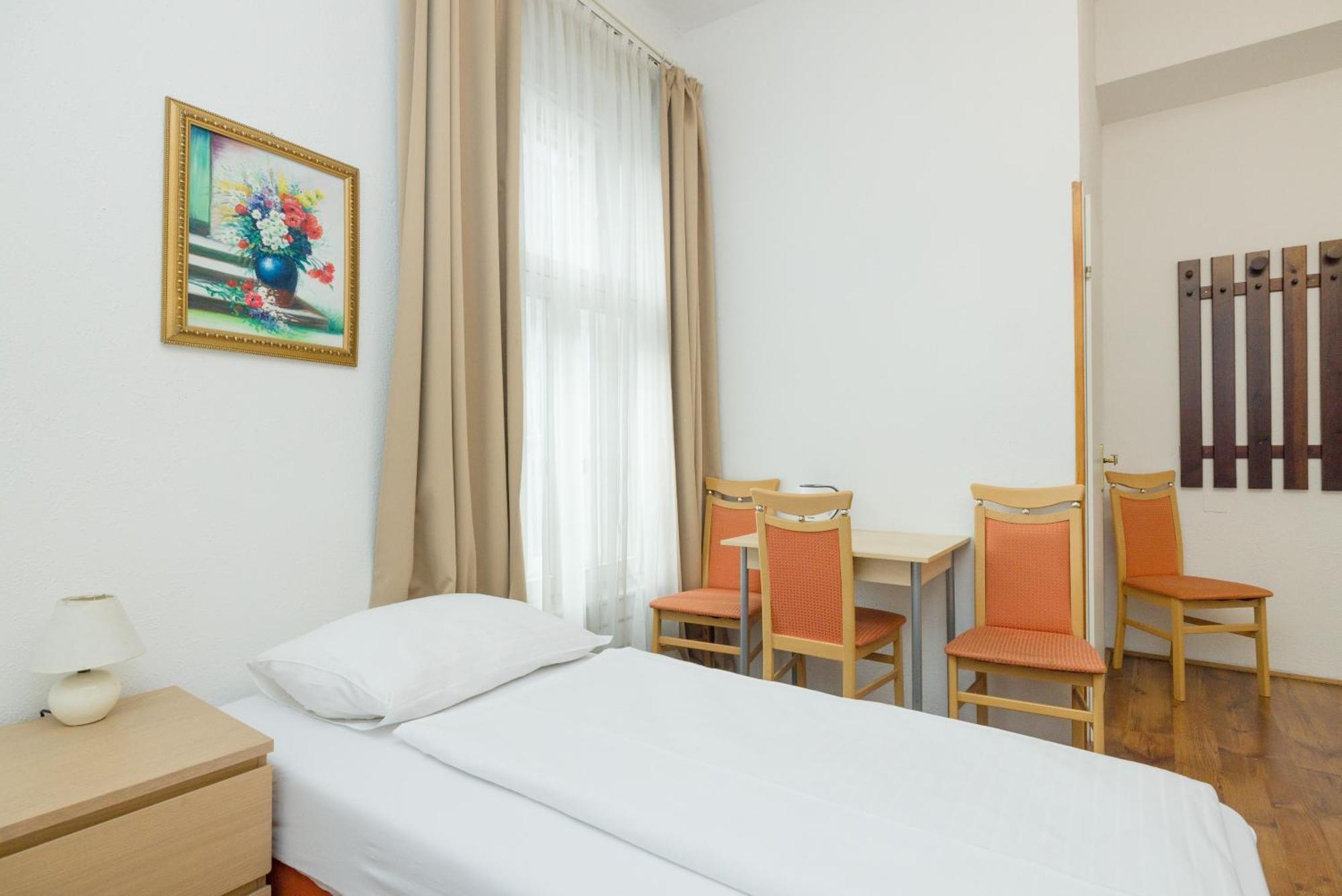 Pension Votiv Vienna Room photo